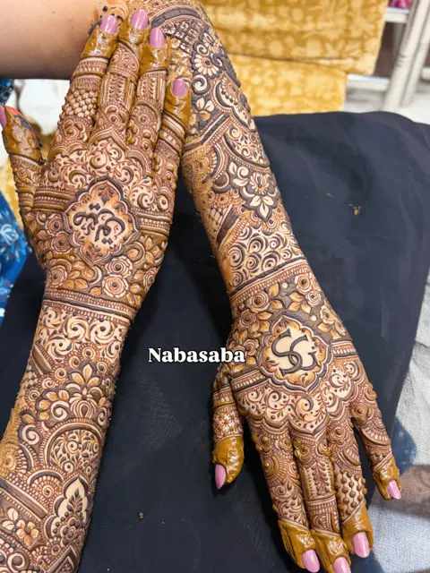 aesthetic figure back hand mehndi design