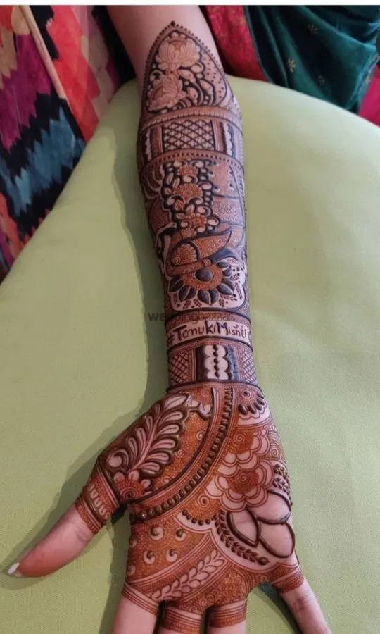 Full Hand Mehndi Design with Figures (2)