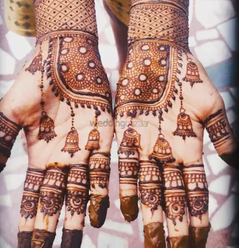 Mehndi Design with Figures
