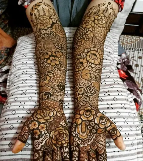 figure full hand mehndi design
