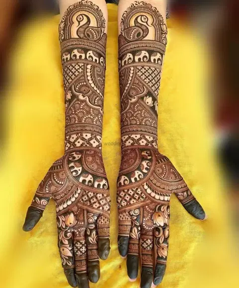 figure back hand mehndi design