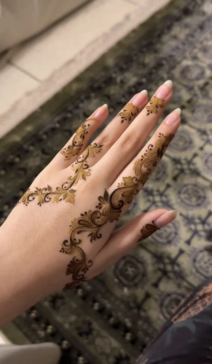 Aesthetic Bridal Back Hand Mehndi Design with Jaal (2)