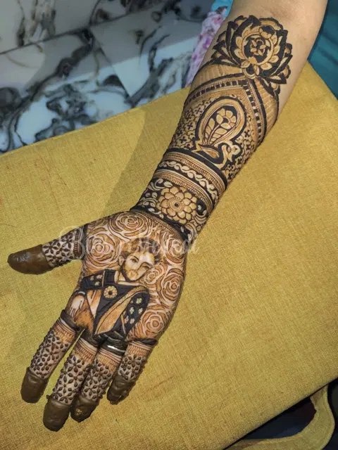 front hand mehndi design