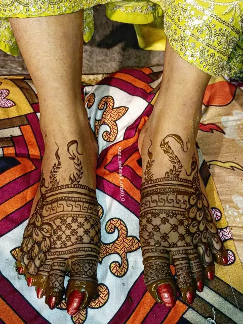 figure foot mehndi design