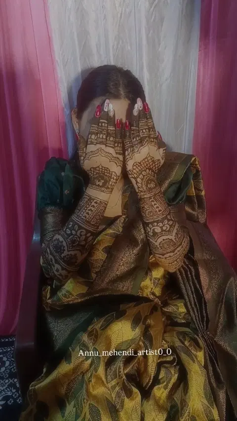 front hand mehndi design