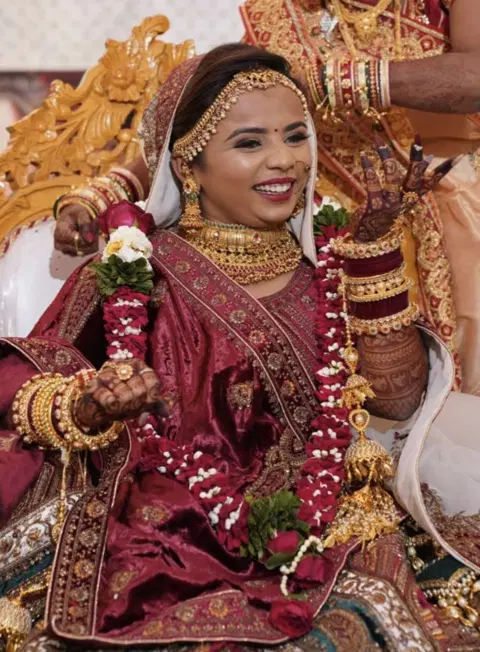 front hand mehndi design