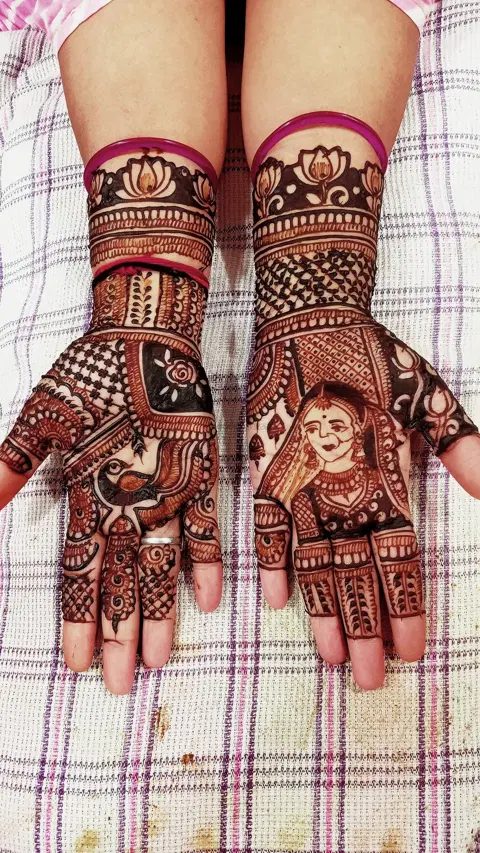 figure front hand mehndi design