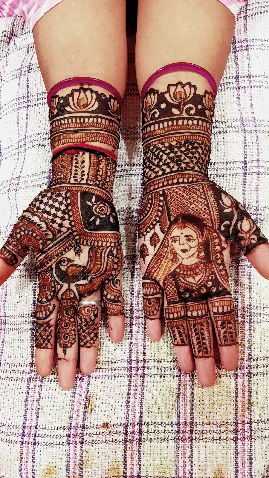 Front Hand Mehndi Design with Figures (3)