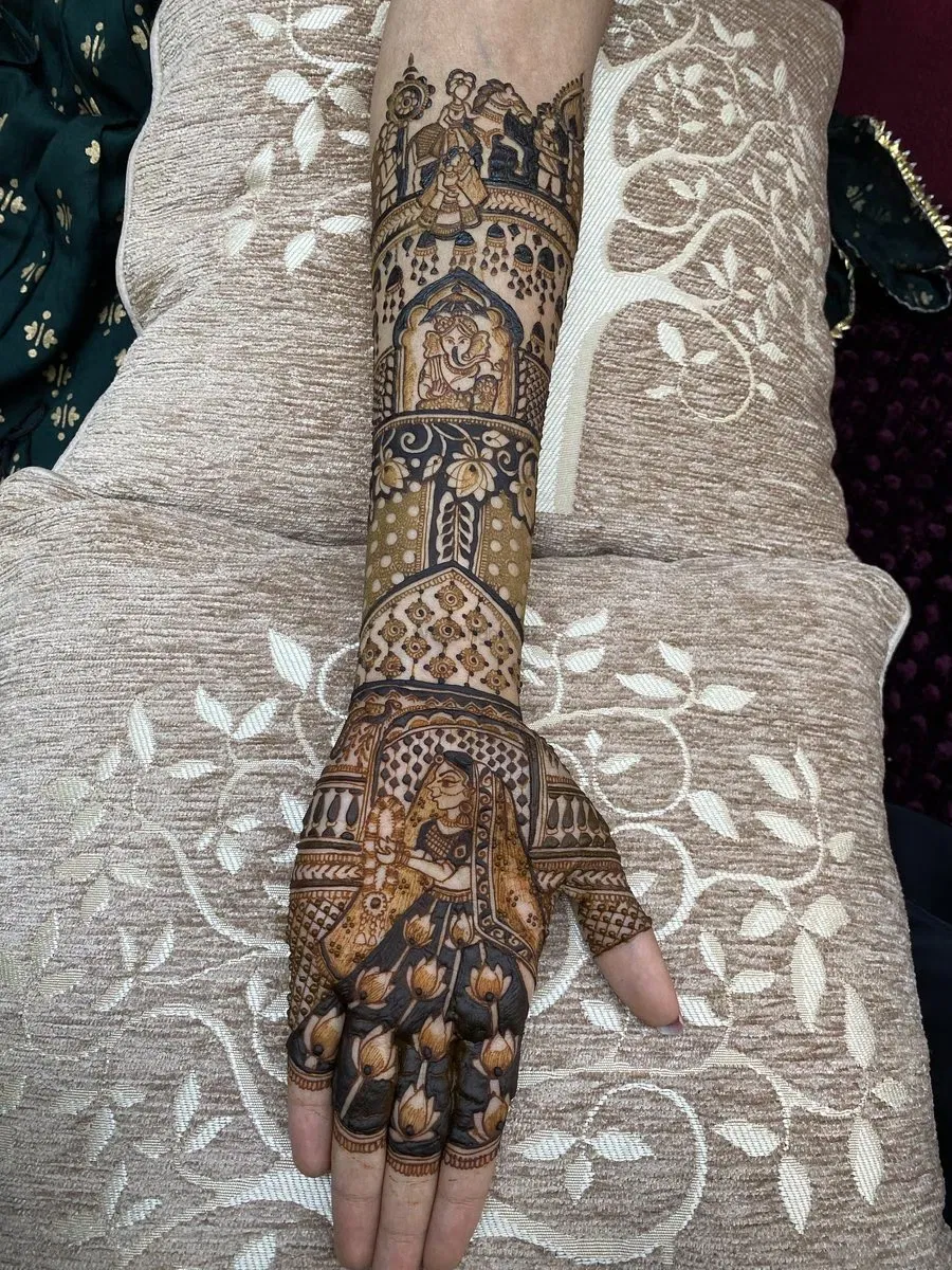 Full Hand Mehndi Design with Figures (2)