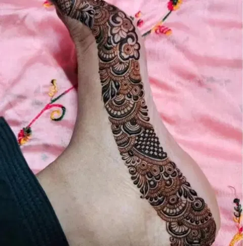 arabic heart mehndi design