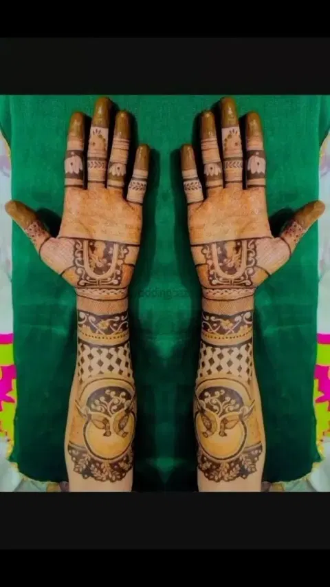 front hand mehndi design