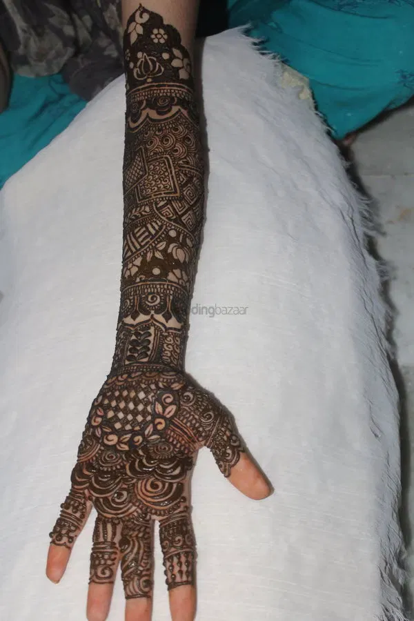 Front Hand Mehndi Design (3)
