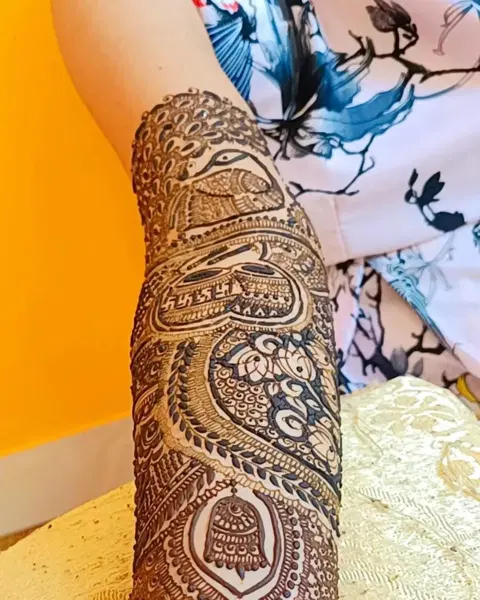 back hand mehndi design