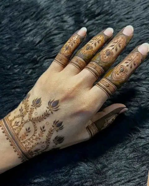aesthetic arabic jaal back hand mehndi design