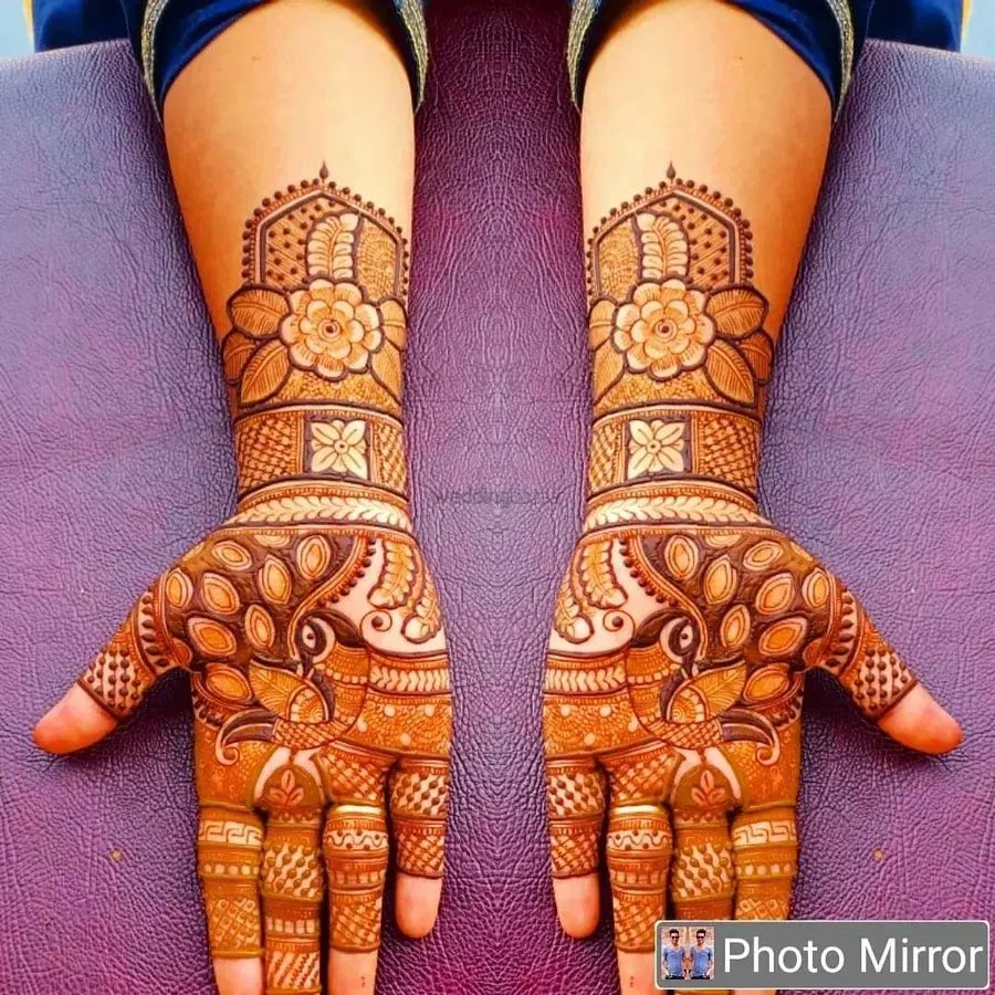 Mehndi Design with Figures