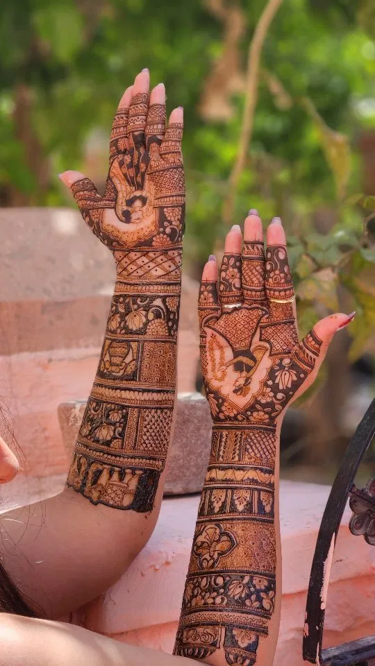 Full Hand Mehndi Design with Figures (3)