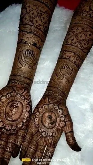 Mehndi Design with Figures