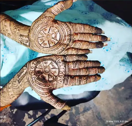 Simple Back Hand Mehndi Design