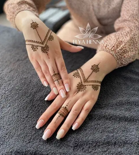 aesthetic minimal jaal back hand mehndi design