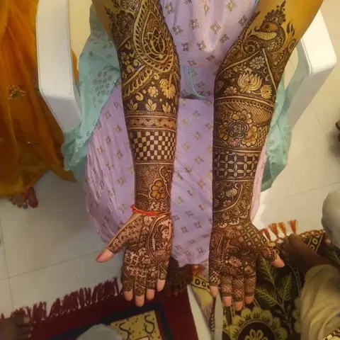 figure full hand mehndi design