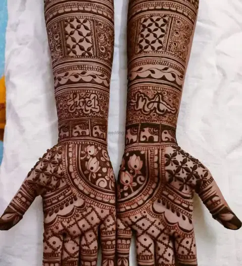 figure full hand mehndi design