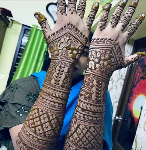 figure full hand mehndi design