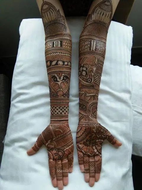 figure front hand mehndi design
