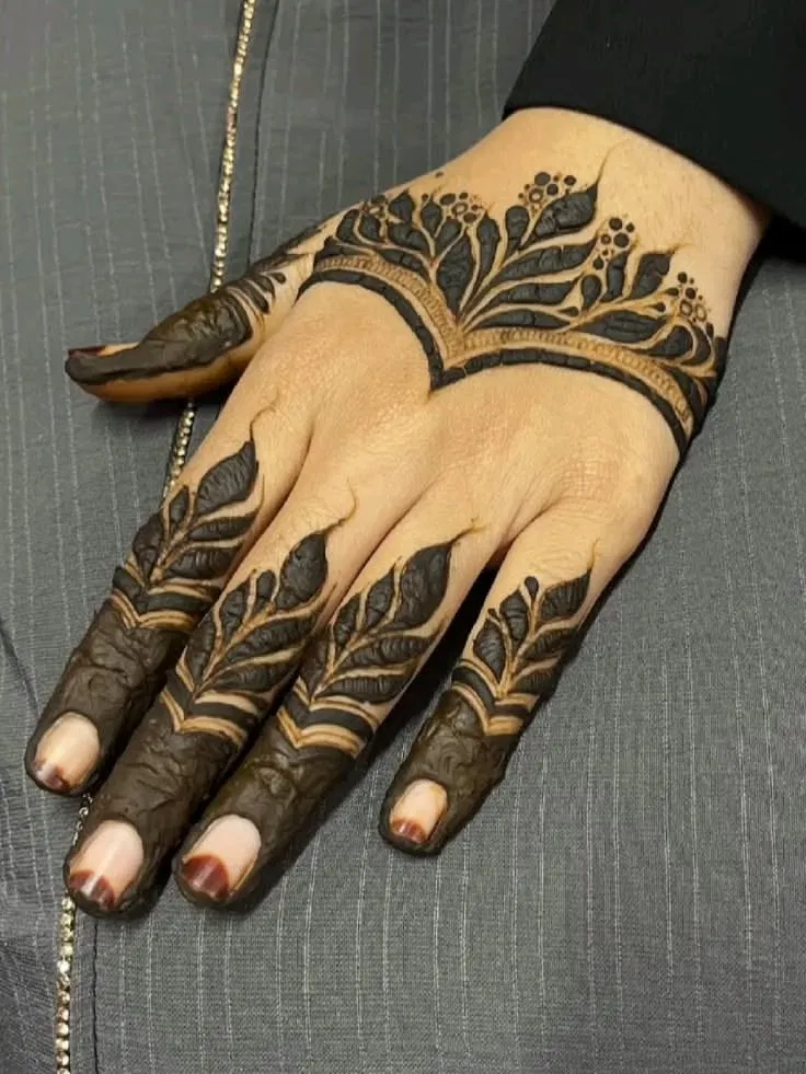 Aesthetic Royal Back Hand Mehndi Design with Jaal