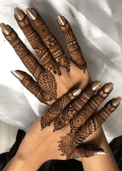 aesthetic bridal back hand mehndi design