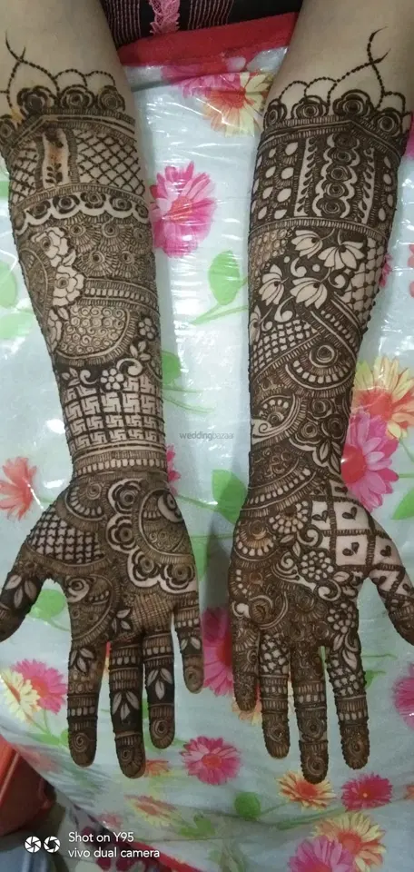 figure full hand mehndi design