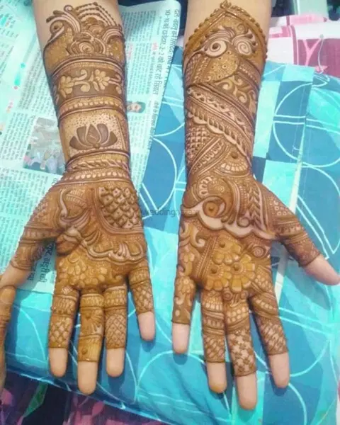 front hand mehndi design