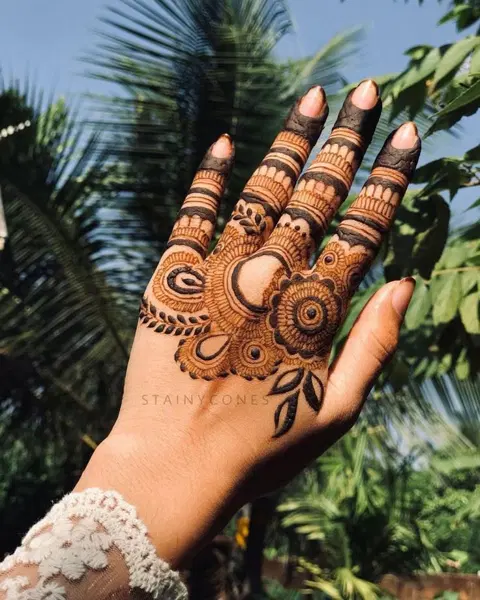 arabic simple circle back hand mehndi design