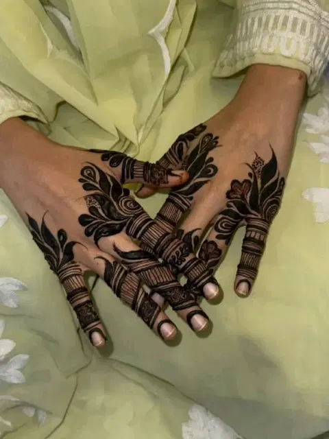 aesthetic bridal heart back hand mehndi design
