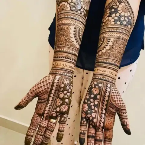 front hand mehndi design