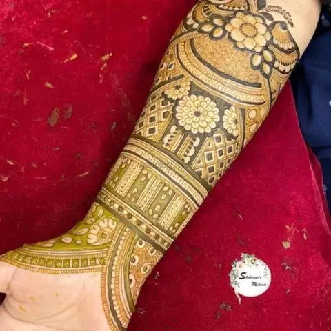 front hand mehndi design