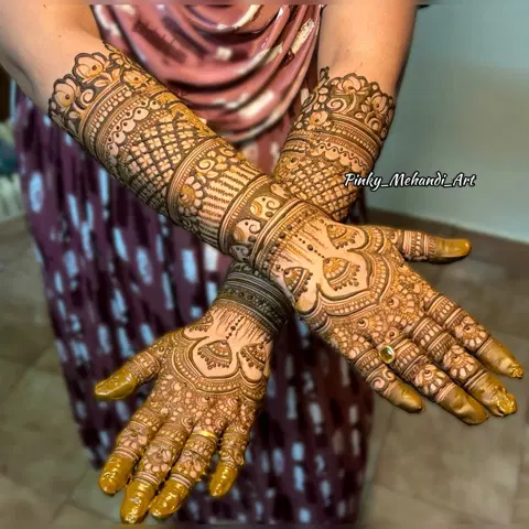 bridal back hand mehndi design