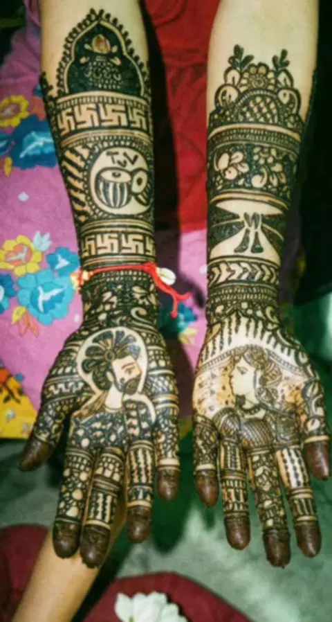 figure mehndi design