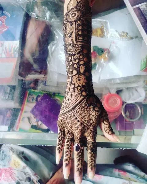 back hand mehndi design