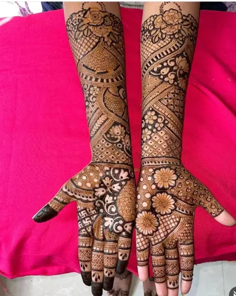 figure front hand mehndi design