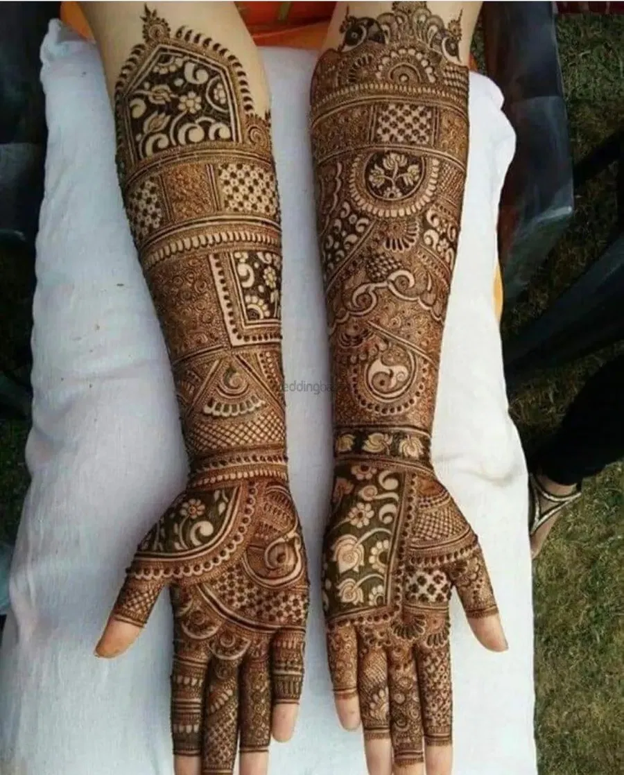 Front Hand Mehndi Design with Figures and Peacock (5)