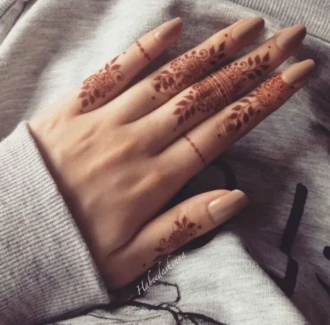 aesthetic bridal back hand mehndi design
