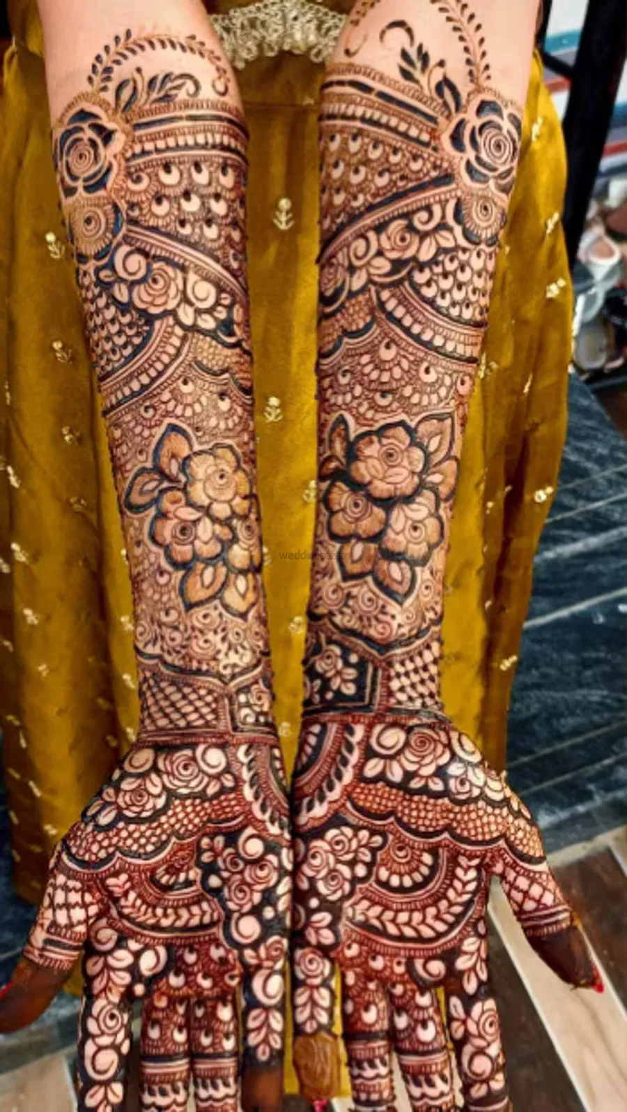 Mehndi Design with Figures