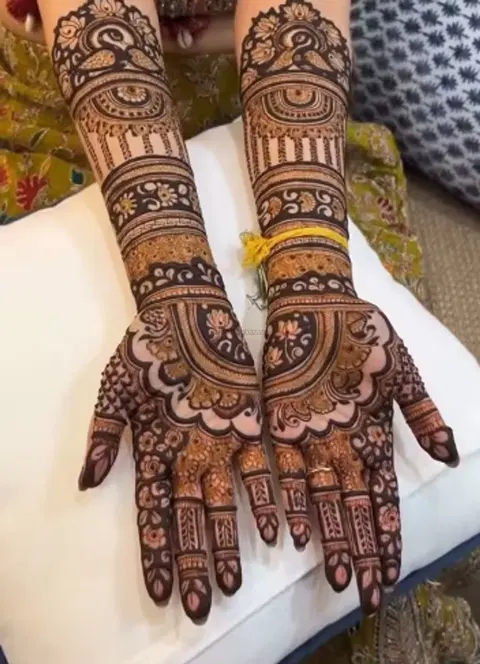 back hand mehndi design