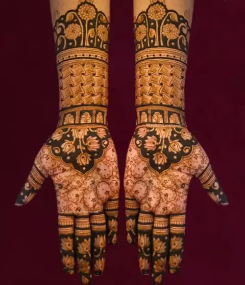 figure mehndi design
