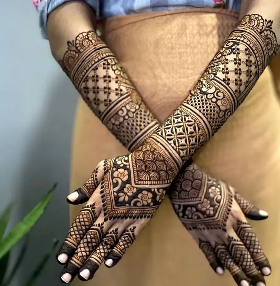 Back Hand Mehndi Design