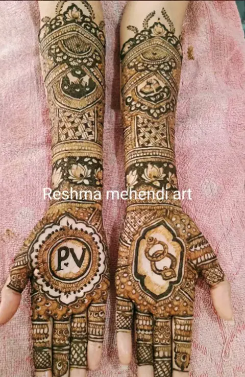 figure back hand mehndi design