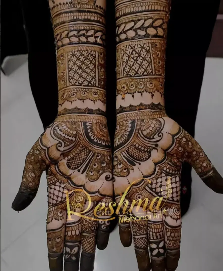 Front Hand Mehndi Design with Figures (2)