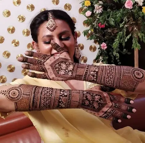 figure full hand mehndi design