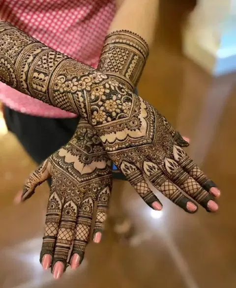 front hand mehndi design