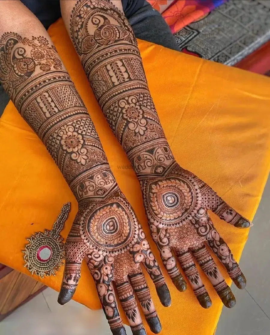 Front Hand Mehndi Design (3)